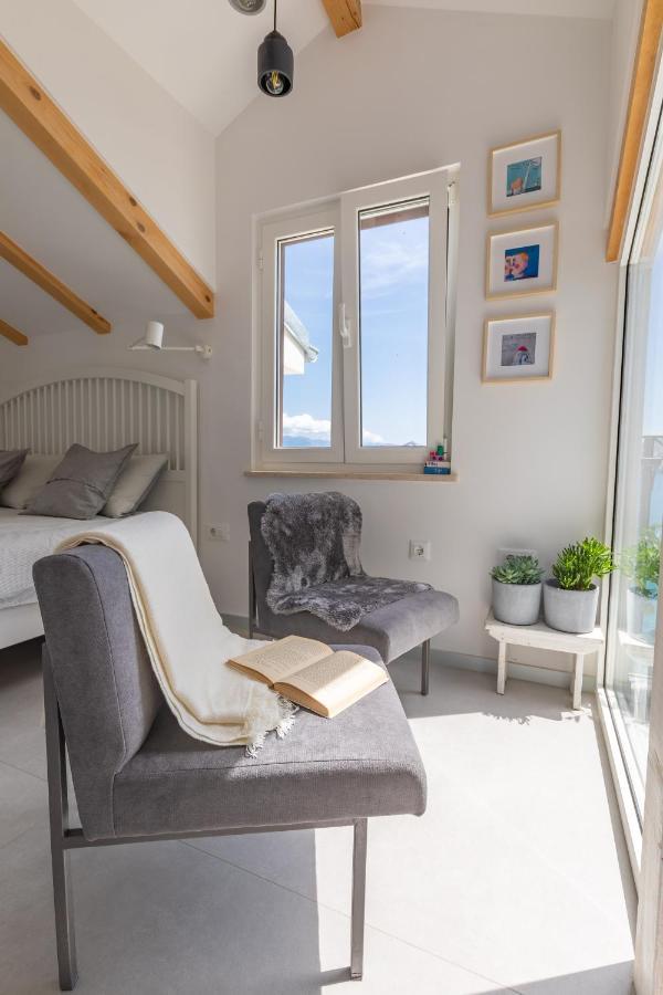 Seafront Baska Apartment Bagian luar foto