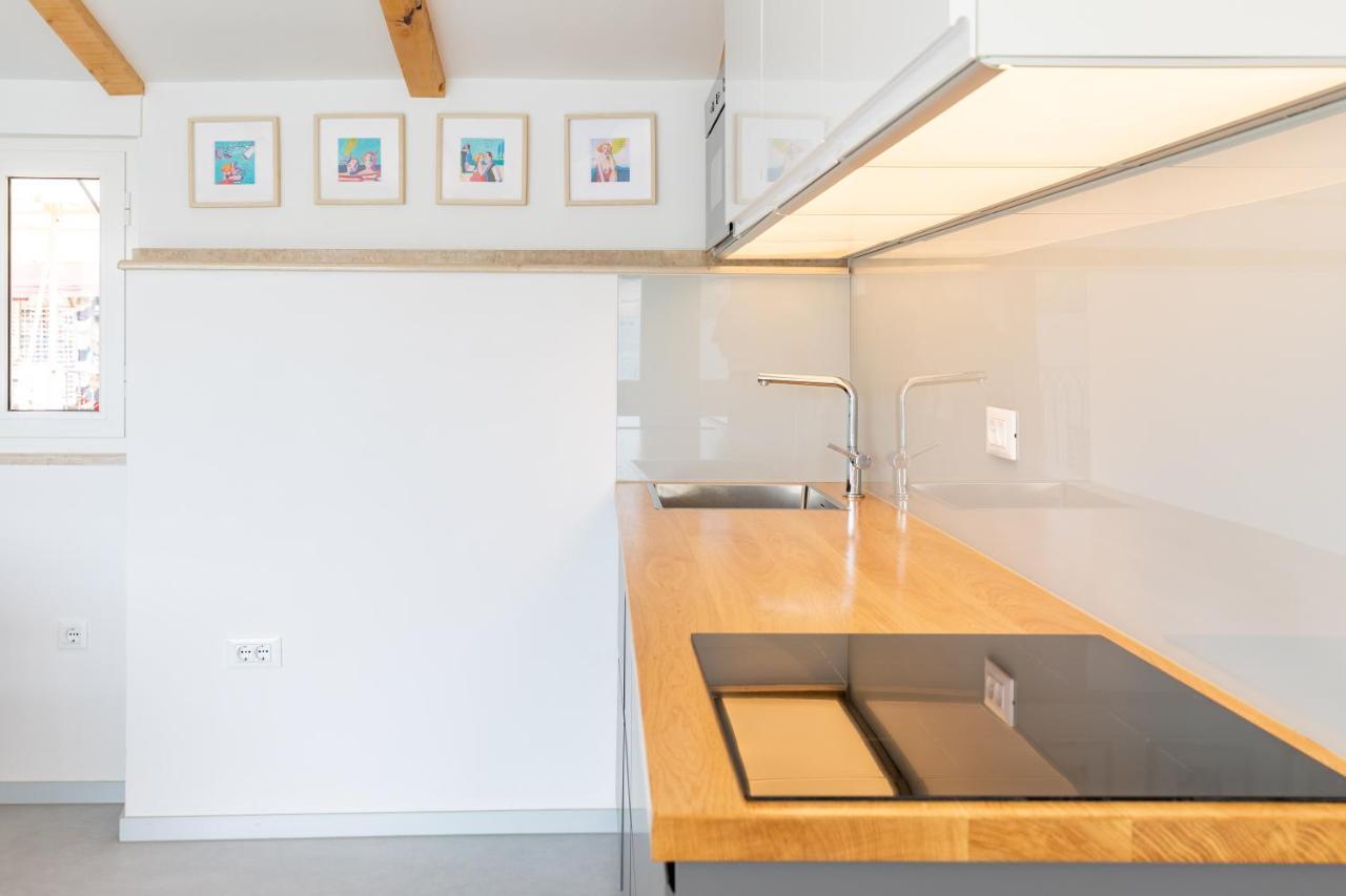 Seafront Baska Apartment Bagian luar foto